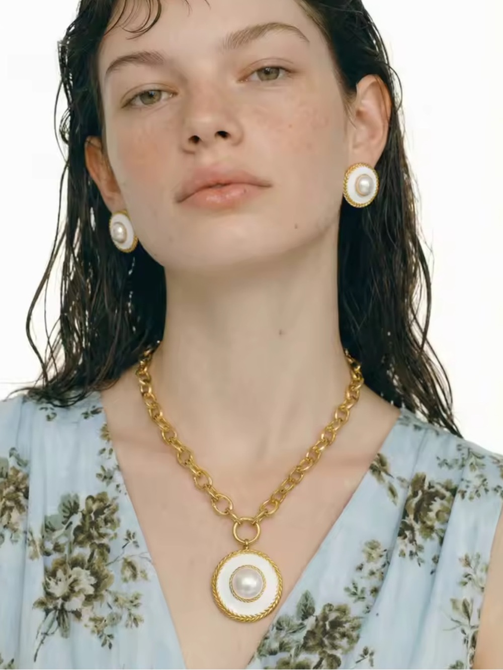 Luxury Gold Medallion Necklace Earrings Set